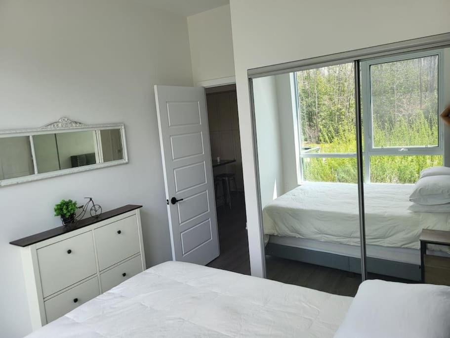 Cozy South View Suite Overlooking The Nature Trail Innisfil Exteriör bild